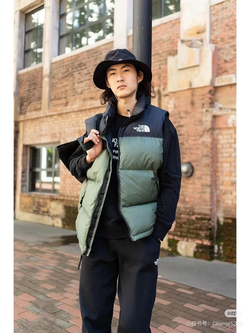 110429 Men's and women's classic high and full embroidered logo down vest clothes on the north side